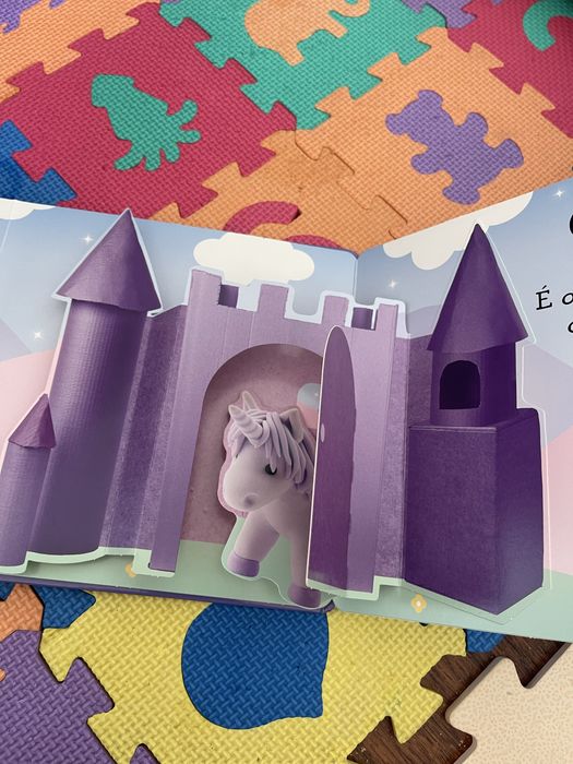 Livro pop-up Cucu! Os unicornios