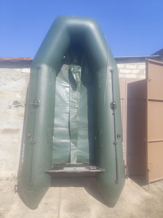 Продам лодку с мотором