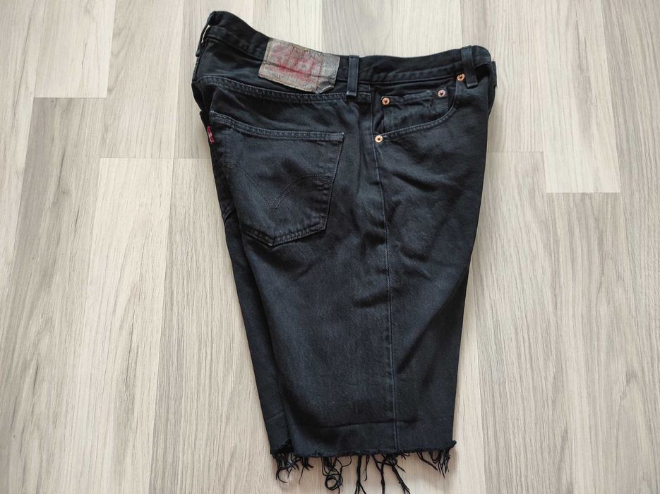 Чоловічі чорні шорти Levis W31