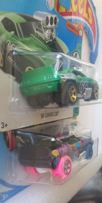 Conjunto 2 , 69 camaro z28 hot wheels