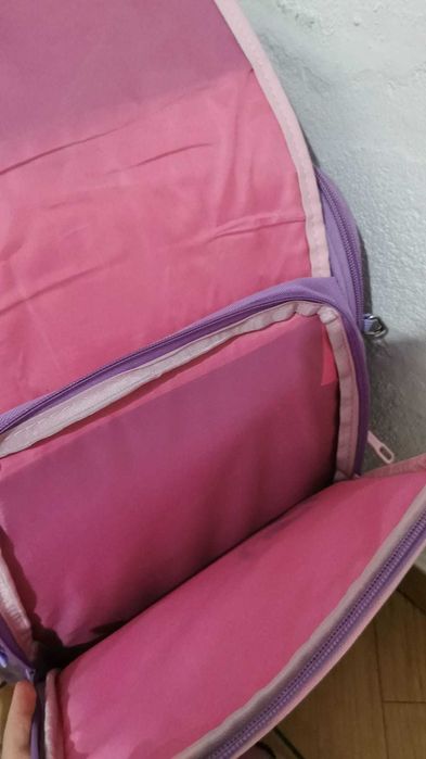 Mochila escolar, xixiwa, de coelhinha, seminova, para meninas.