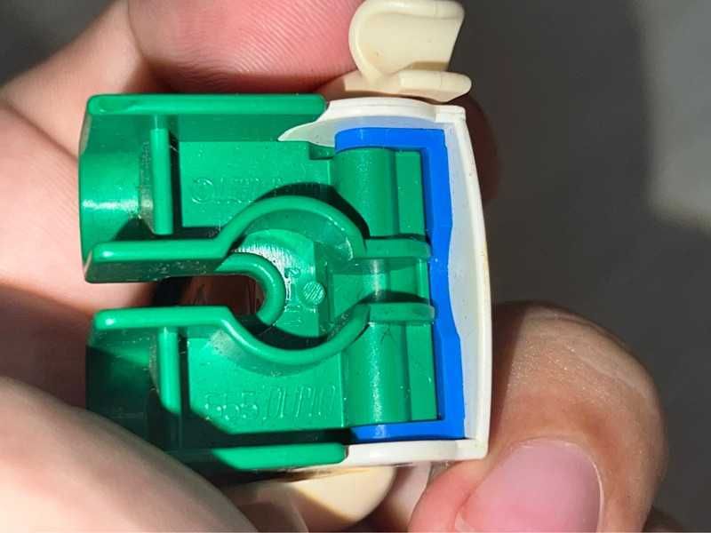 LEGO Duplo Figura Mulher Blusa Branca com Botões Coração Vermelho