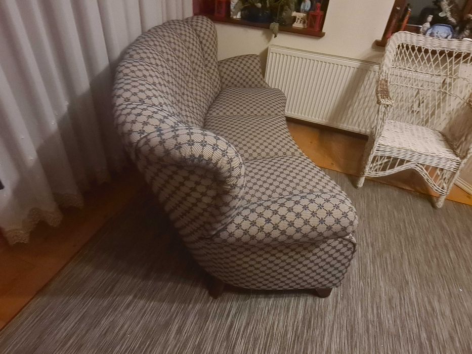 Piękna antyczna sofa