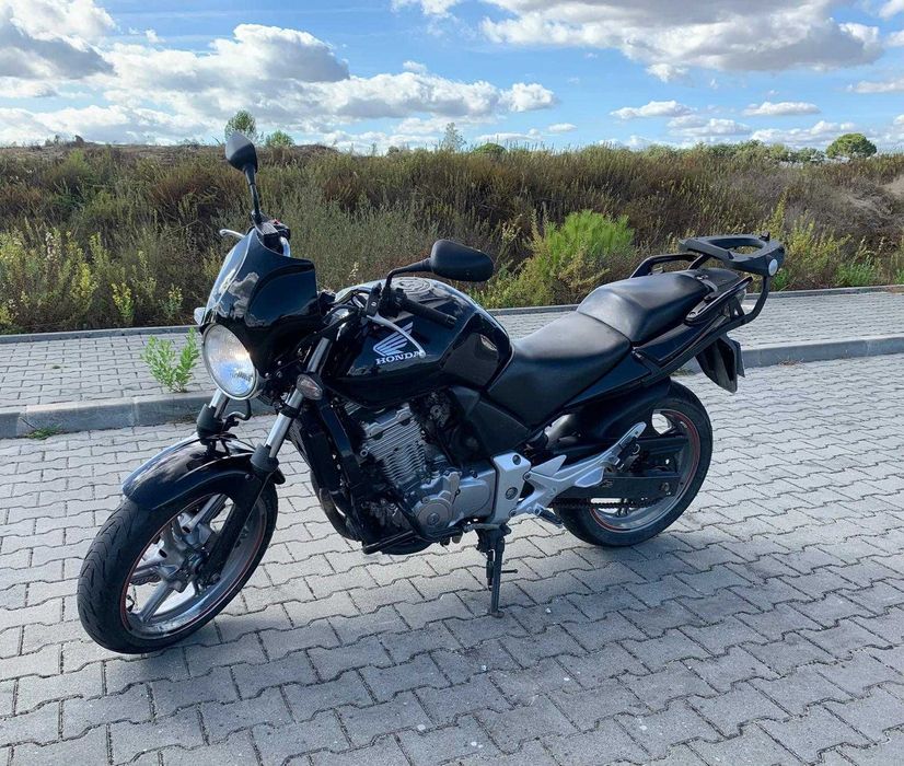 Mota Honda CBF 500 SA, em bom estado
