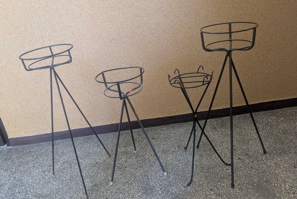 Metalowy kwietnik PRL