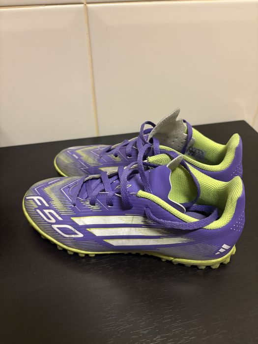 Vendo chuteiras adidas em bom estado unissexo