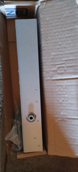 Samozamykacz do drzwi marki geze