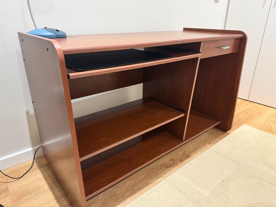 Secretaria como nova