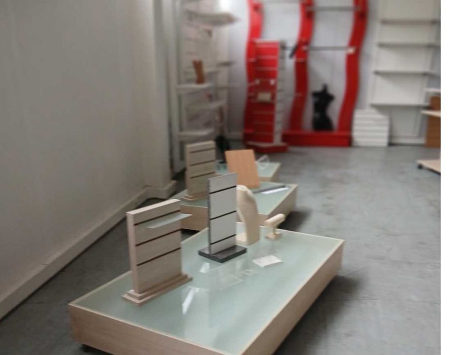 Vitrines, Moveis, Multipainel, Bustos Balcões Novos A PREÇOS LOW COST PARA DESOCUPAR