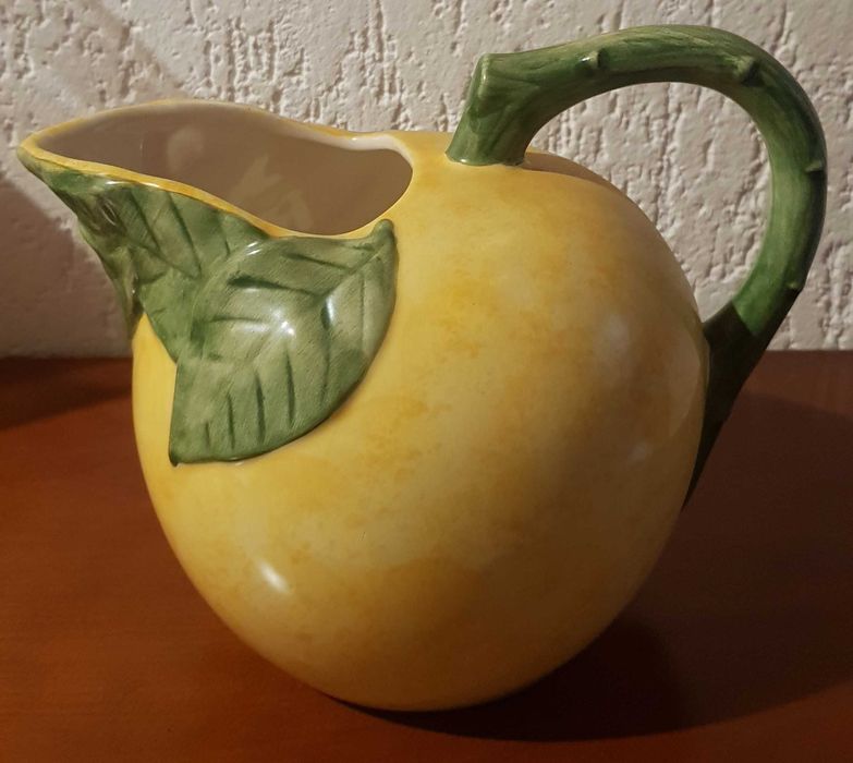 Jarro em loiça pintado à mão - 10€