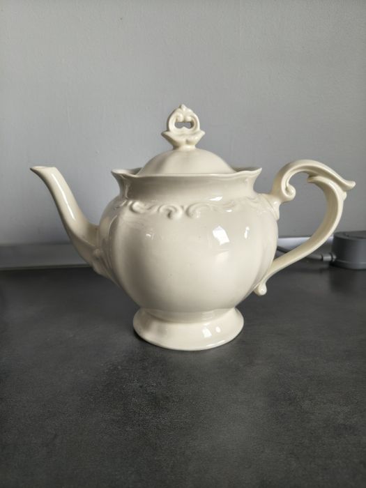 Czajnik ,imbryk  porcelitowy Tułowice