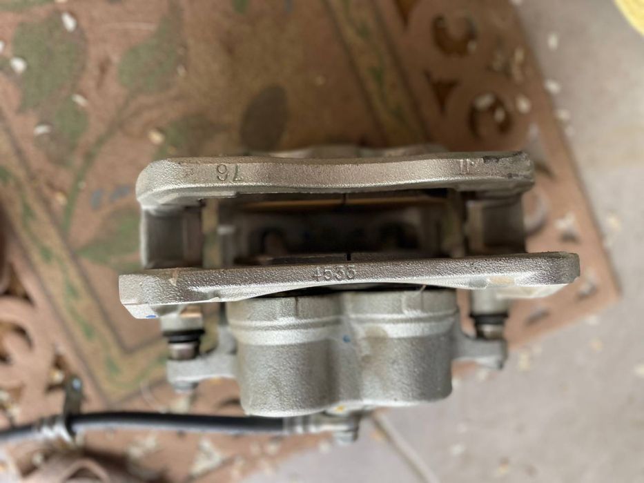 Супорт з оригінальним гальмівним шлангом