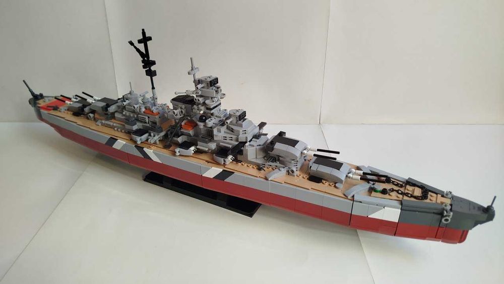 Sluban M38-B1102 Pancernik Bismarck / Tirpitz, 1849 elementów, skala 1:350 + gratis