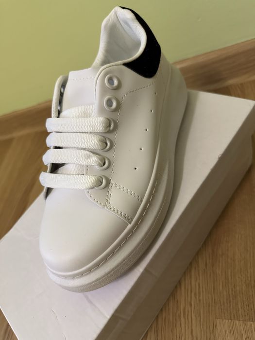 Жіночі кросівки 36 розмір білі нові/ стильні кеди / модні кросівки