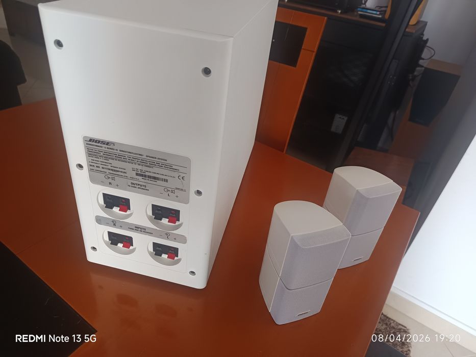 Bose Acoustimass 5 serie III em branco
