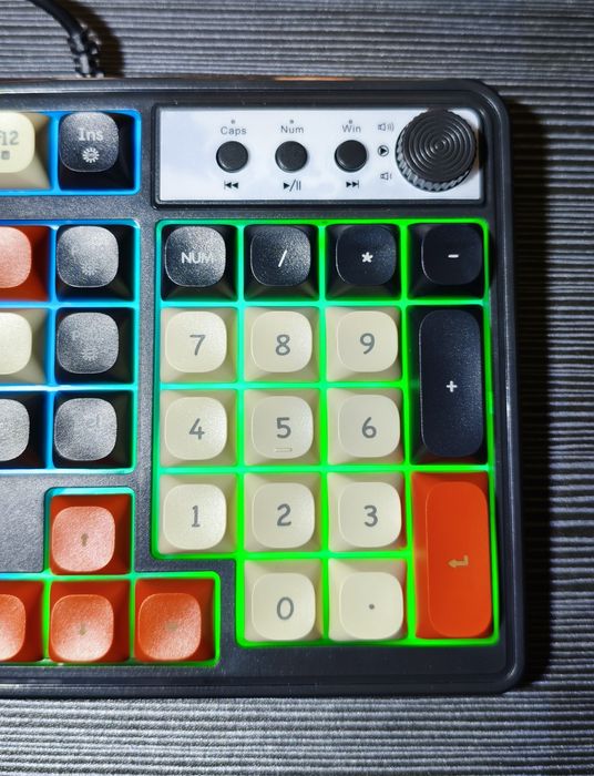 Клавиатура / Колесо регулировки громкости / Тихие клавиши / Подсветка