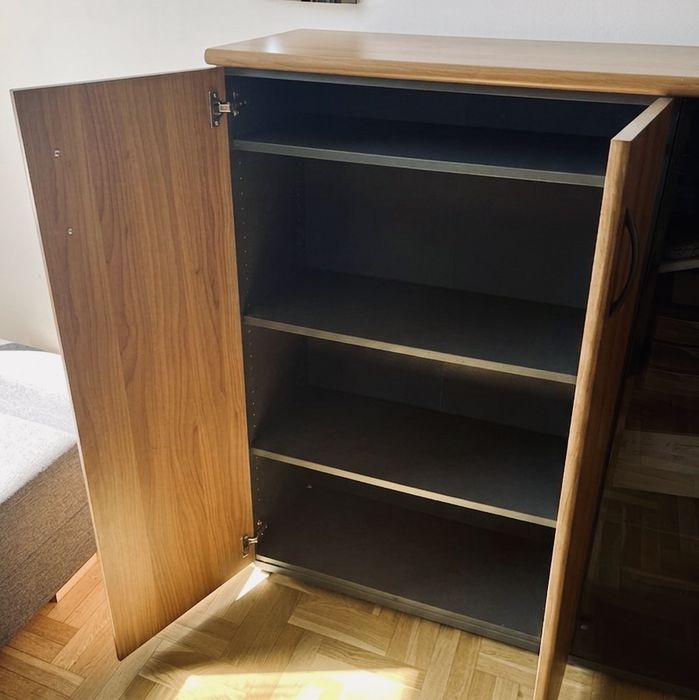 Komoda / szafka biurowa (Orzech/Szary) z witryną, stan bdb, Łódź