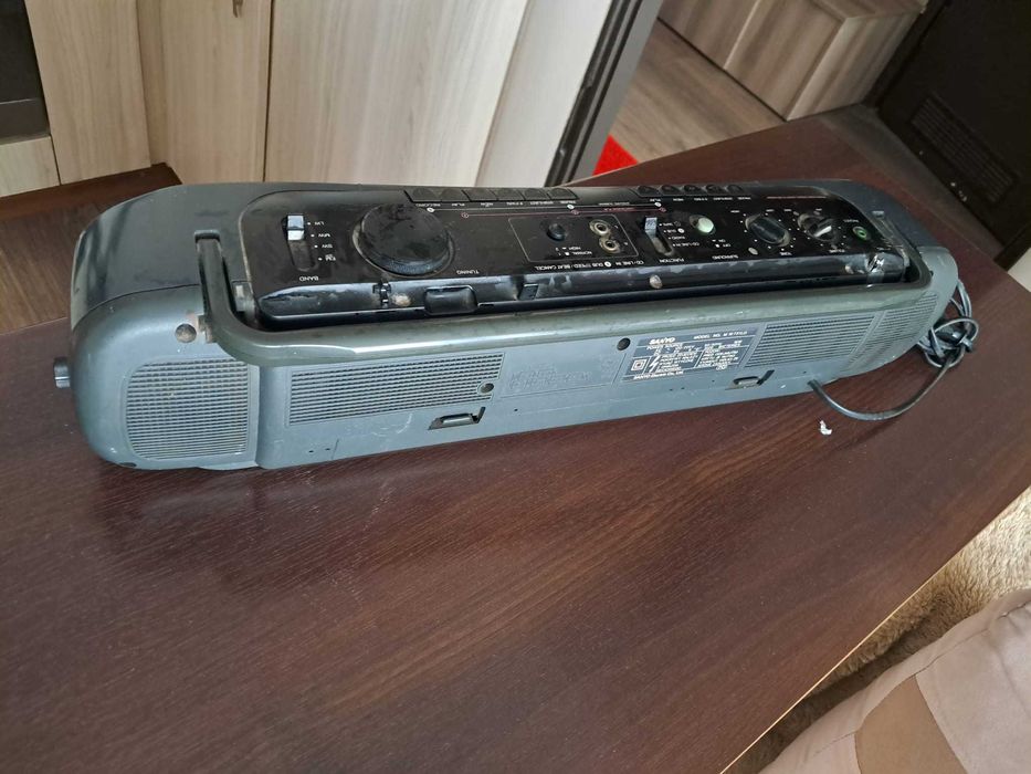 Radiomagnetofon SANYO model np. M W 731LO, sprawny używany