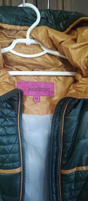 Жіноча куртка  в гарному стані