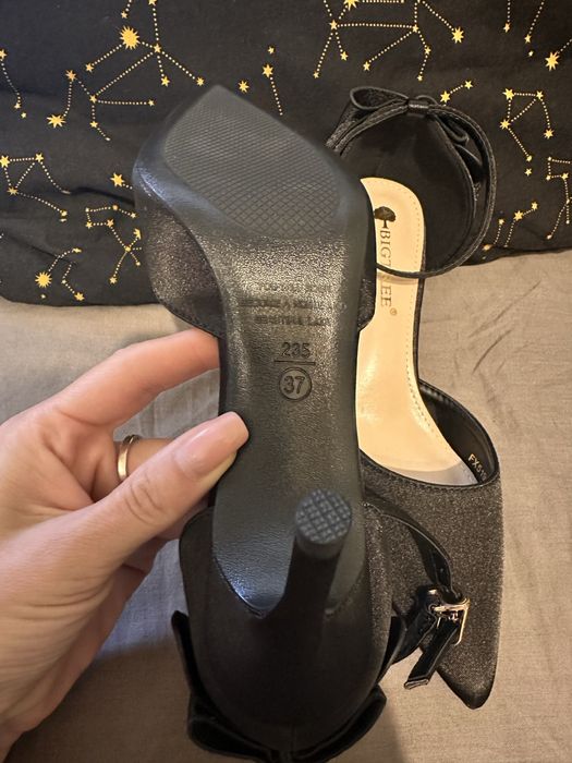 Туфлі чорні атласні