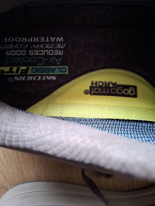 Sapatos impermeáveis SKECHERS Castanhos impermeáveis, número 44.