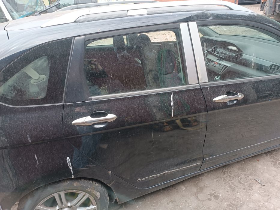 Honda FR-V mini van 6 osobowy w całości części dawca