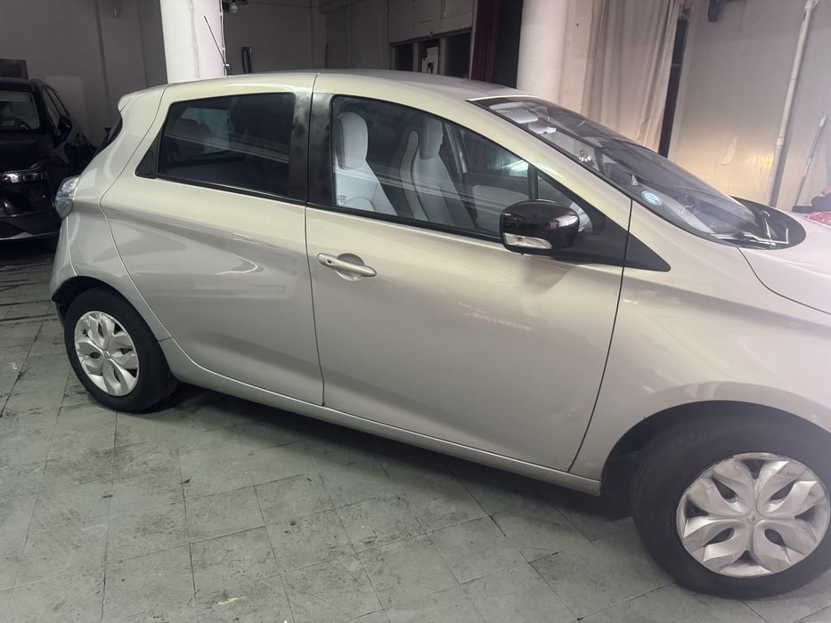 Renault Zoe muito bem estimado 100% eletrico foto 2
