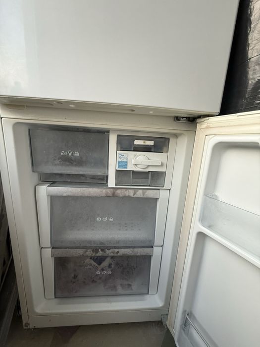 Холодильник LG , сухая замарозка