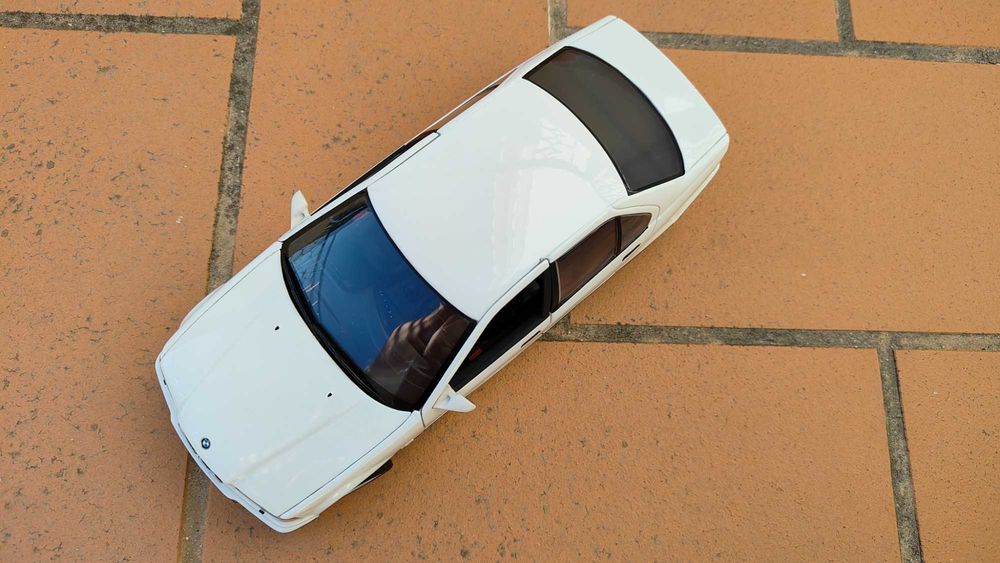 BMW M3 Sedan E36 UT Models 1/18