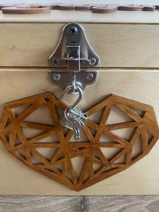 Skrzynka na koperty, skrzyneczka na obrączki + wieszaki