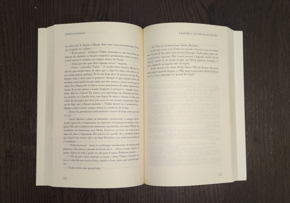 Livro A Rapariga que Brilha no Escuro