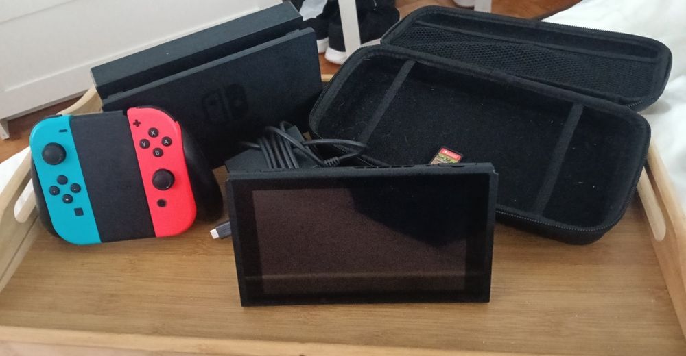 Nintendo Switch V2  em perfeito estado Único Dono