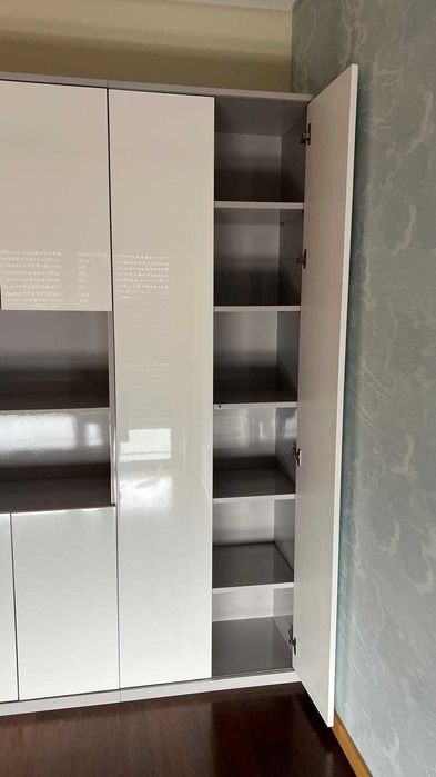 Armário moderno e funcional para Quarto/Escritório/Sala