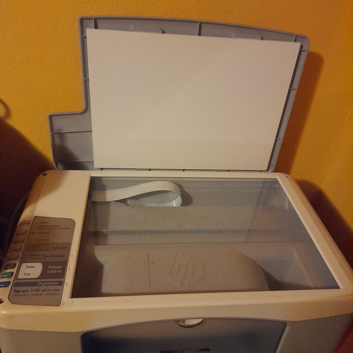 Computador e impressora multifunções em bom...