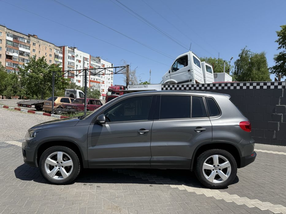 VW Tiguan рестовий (не фарбований)