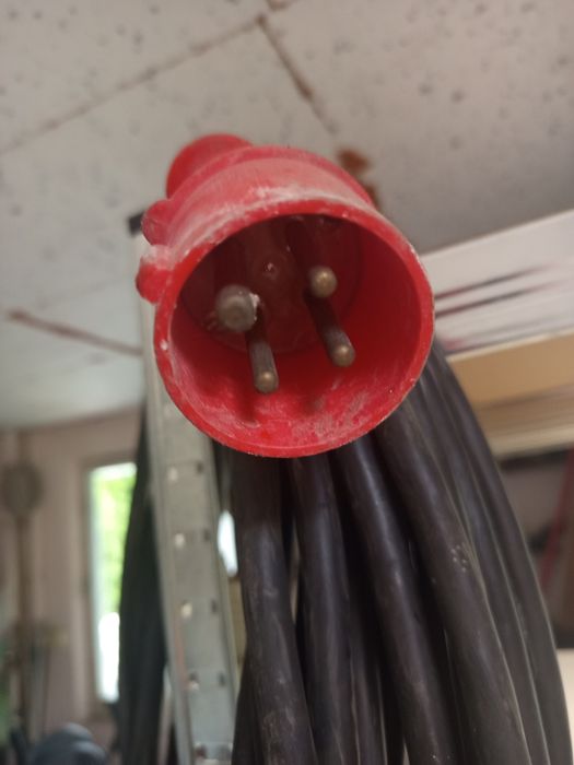 Sprzedam dwa przedłużacze m4pin + przełącznik start stop