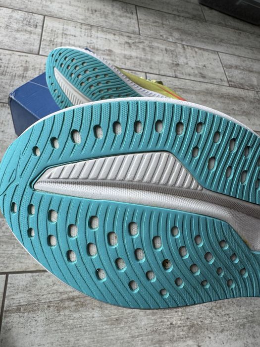 Hoka Mach 6 r. 44 Yuzu yellow