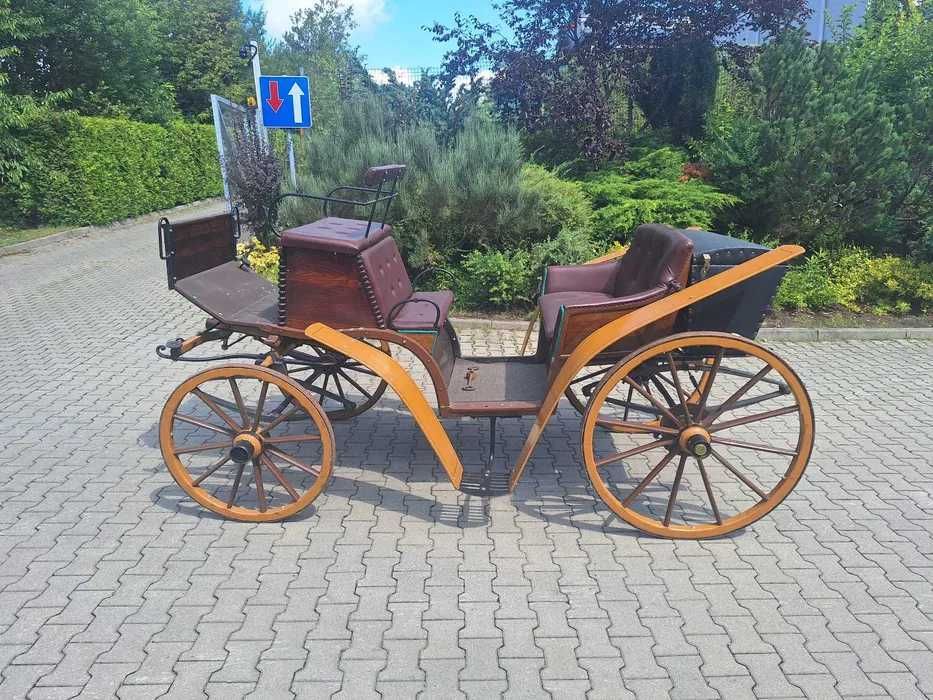 Bryczka konna retro zabytek drewniana