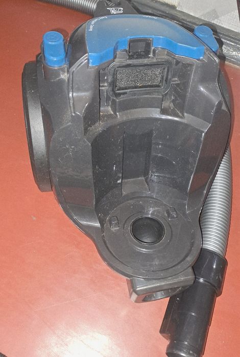 Пилесос Bosch 700w