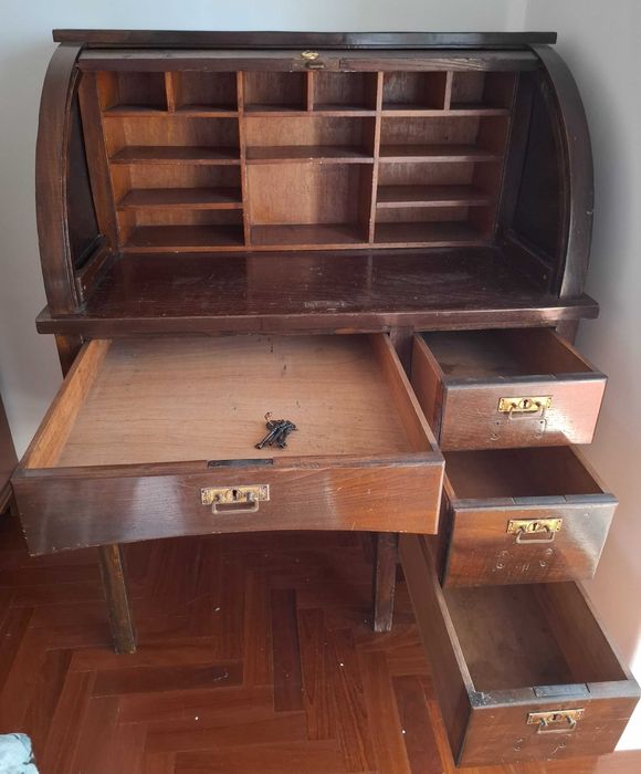Secretária Americana de Esteira Antiga (Vintage)