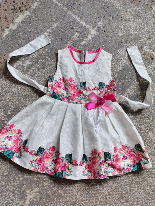 Продам два плаття на рік