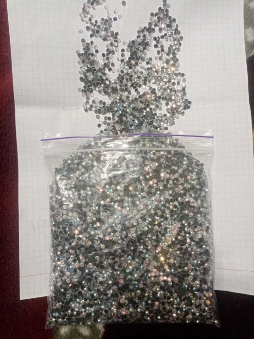 Продам камни клеевые