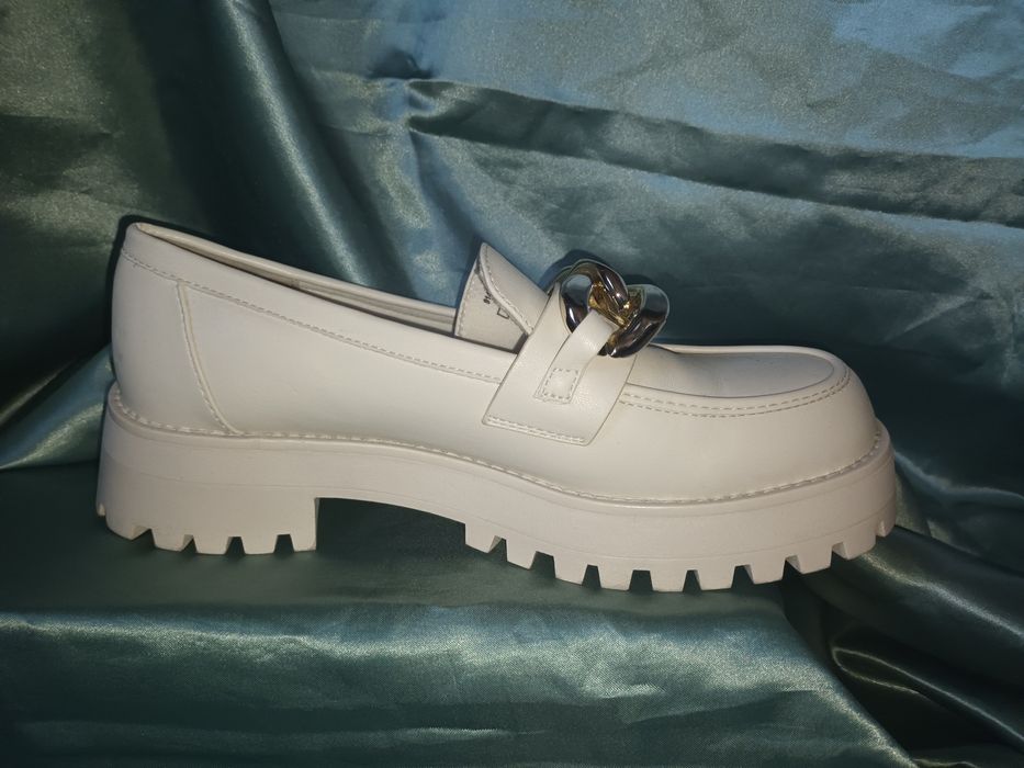 Sprzedam Mokasyny marki Stradivarius  roz.  41