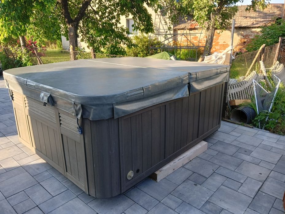 Jacuzzi ogrodowe Sundance Spas model MARIN