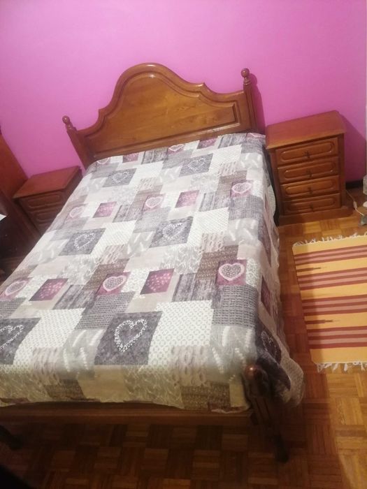 Cama de casal castanho