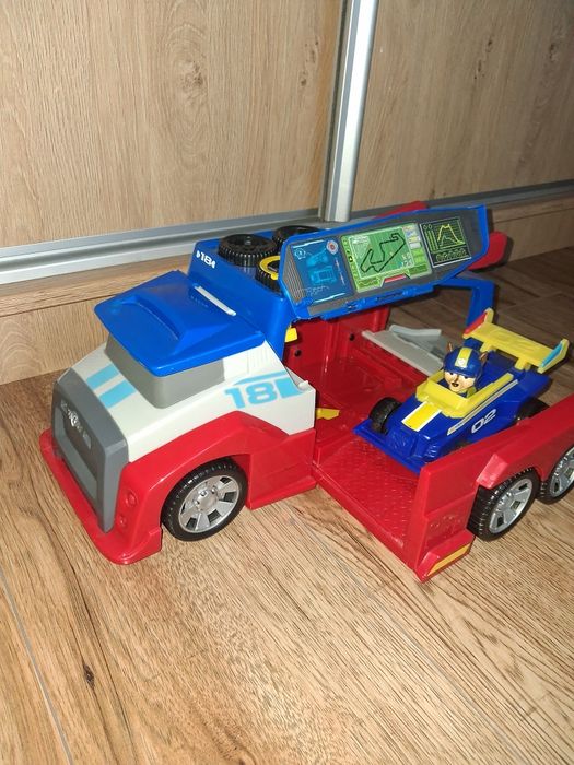Zestaw zabawek psi patrol