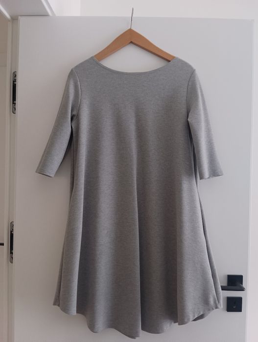 Szara rozkloszowana sukienka