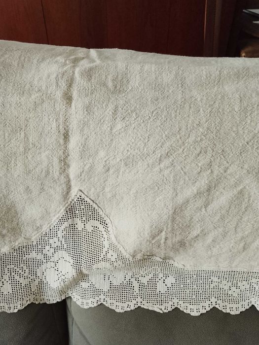 Cortina em linho com crochet