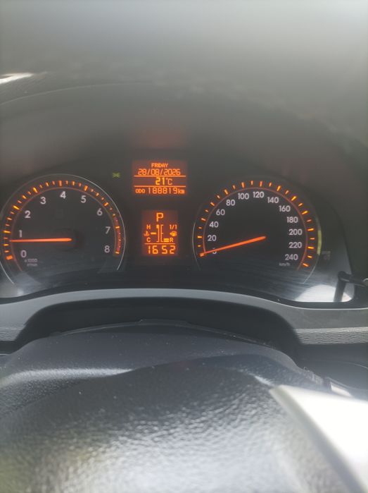 Toyota Avensis benzyna