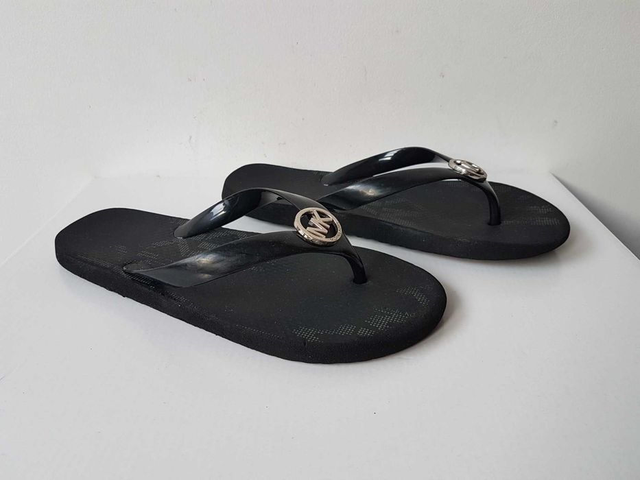 Czarne klapki japonki Michael Kors srebrne logo rozmiar 35 - 23cm